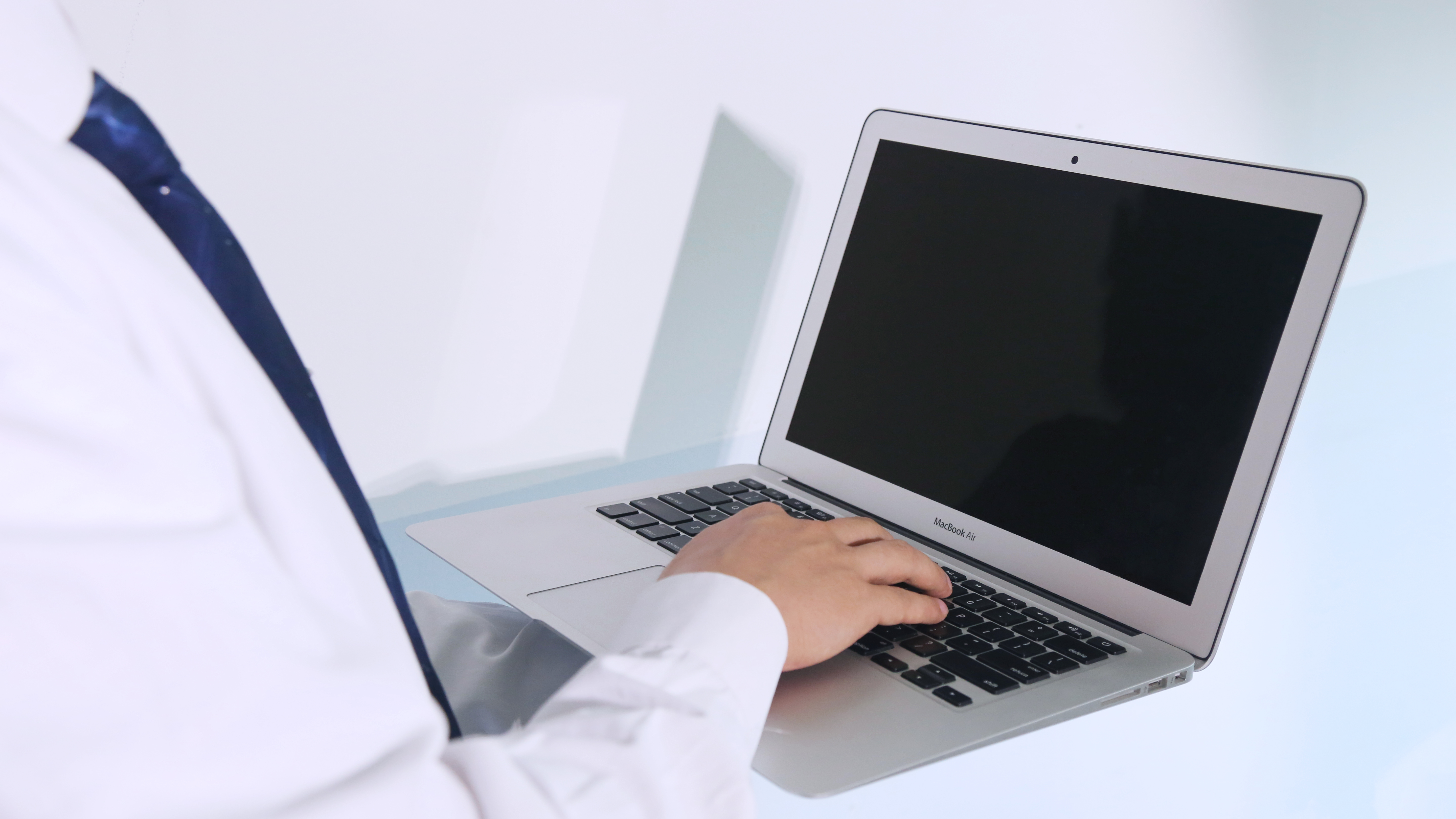 谱尼测试实控人团队完成2.12亿元减持 2025年业绩预亏超2亿元