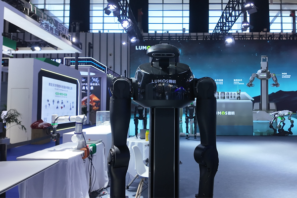 人形机器人融资年底狂飙：单笔破3亿美元，万亿赛道爆发