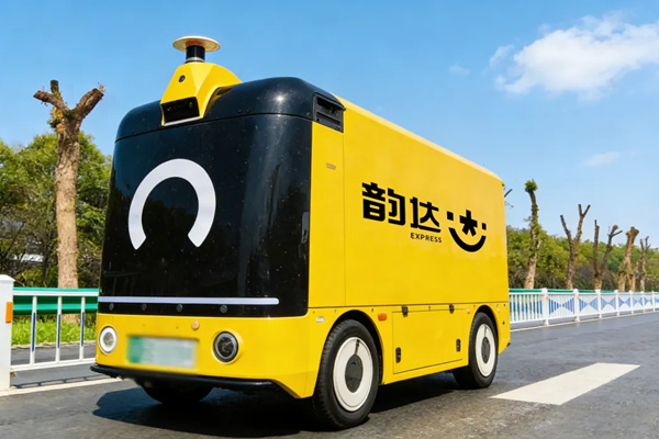 韵达浙江杭州网点：无人车“上岗” 智能配送效率高