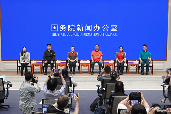 青春贯山海 寄递连万家 五位邮政快递业从业者亮相国新办中外记者见面会